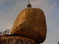 Na vrhu Zlatne Stijene je kip Bude