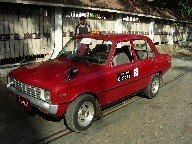 Crvena Mazda 1200 iz 1977. godine